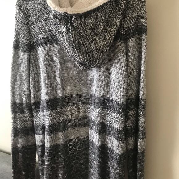 Long Grey Sweater - Size Medium - Picture 6 of 6